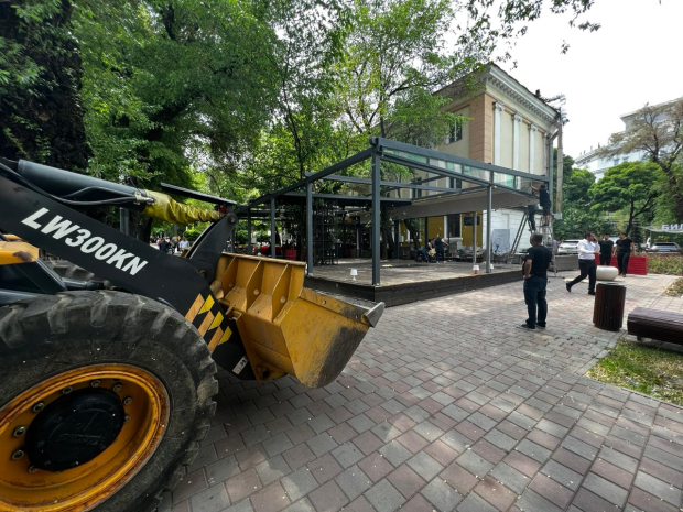 Летнюю террасу ресторана «Чачапури» сносят в Алматы