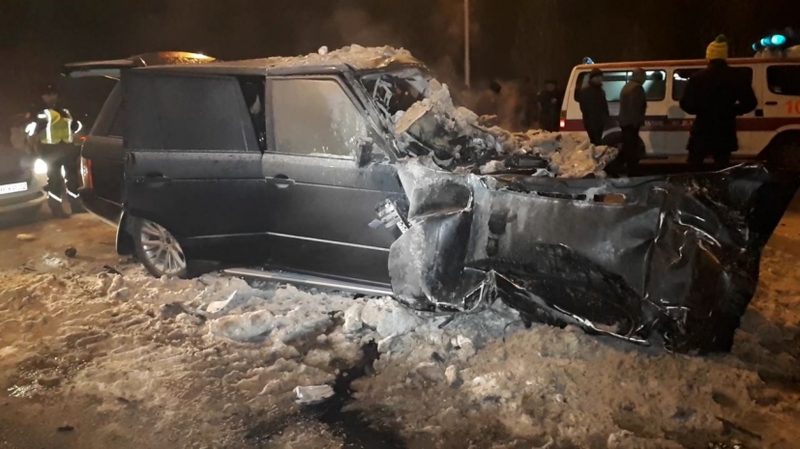На Талгарской трассе Range Rover влетел в КАМАЗ