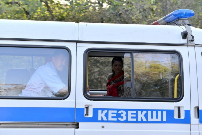 Две подруги «заказали» третью