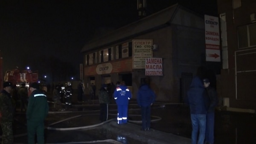 В Алматы сгорела СТО с автомашинами (ФОТО)