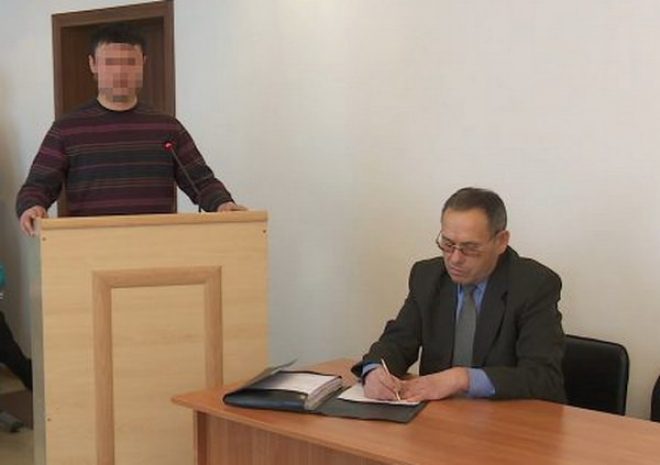 Почти 2 млн тенге выплатил полицейский за взятку