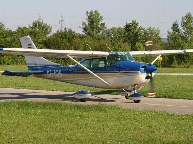 Семейная пара посадила неисправный самолет при помощи iPad