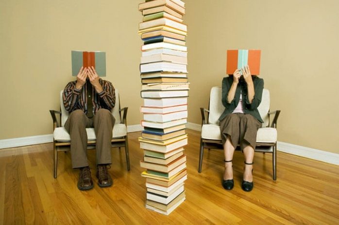 Книга зарубежных писателей-казахов показали в Астане