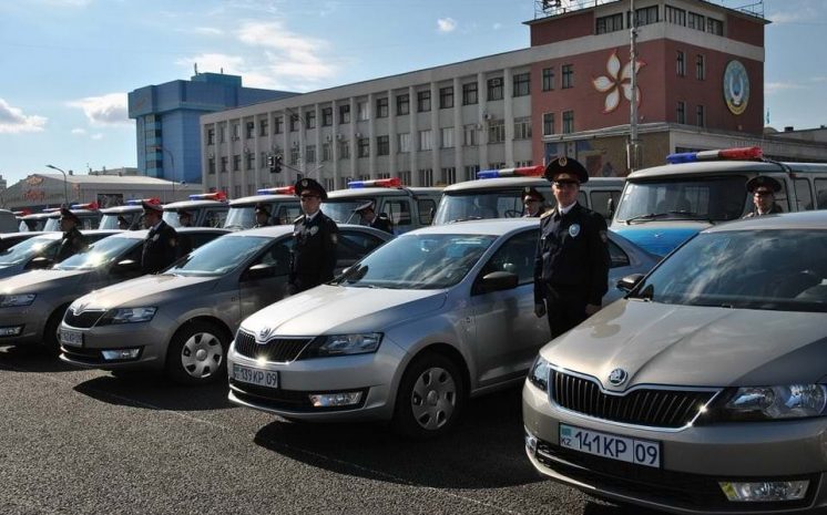 Новые машины подарил полицейским аким Карагандинской области