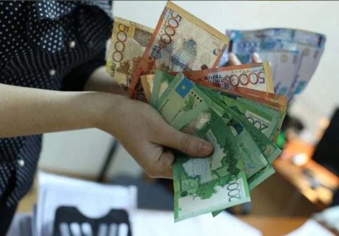 Женщины на юге Казахстана зарабатывают в три раза больше, чем на западе страны