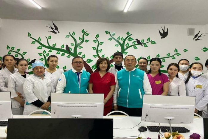 Кандидаты от партии Amanat провели встречу с медиками Жамбылской области