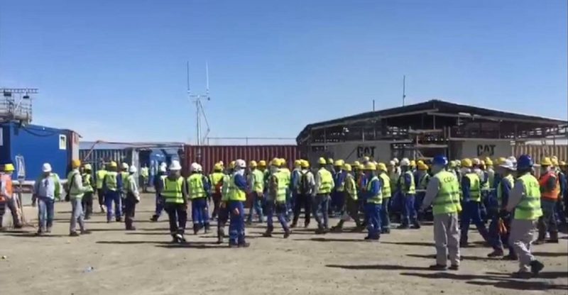 Иностранцы выезжают из Казахстана после массовой драки на Тенгизе