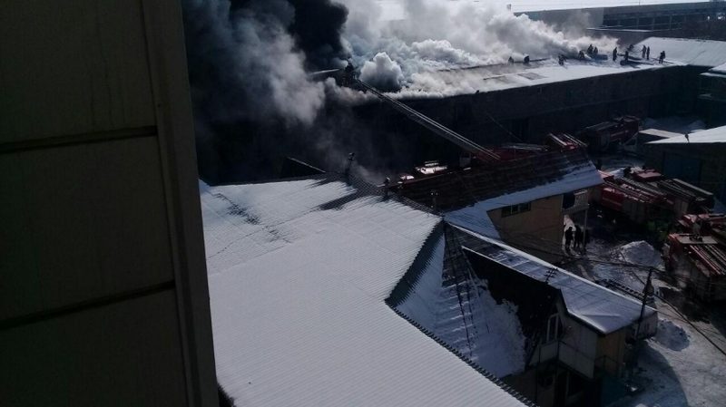 В Алматы горят склады