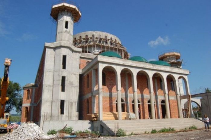 При взрыве у мечети погибли террористы