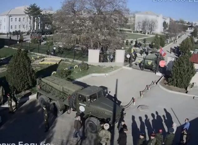 Военные штурмовали крымский аэропорт «Бельбек»