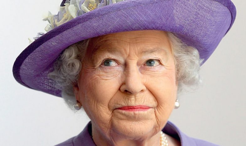 Королеву Британии уличили в чрезмерных расходах