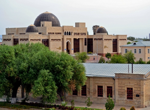 Как представители шоу-бизнеса становятся чиновниками в Туркестане