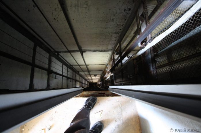 В Алматы рухнул лифт с пассажиромЭксклюзив