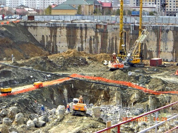 В Астане рабочие отказались строить знаменитый Abu Dhabi Plaza