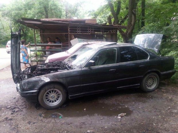 В Алматы сгорел BMW