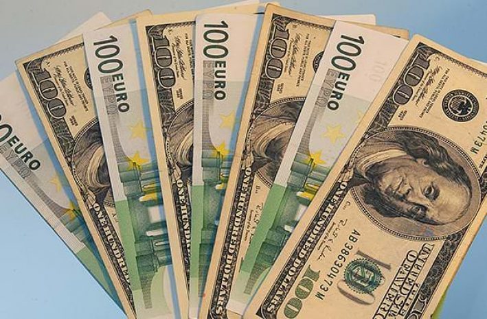 Украинцы остались без долларов и евро