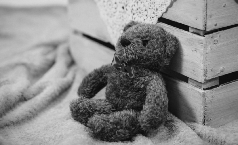 «Закрывала рот, таскала за капюшон»: воспитателя детсада наказали в Павлодаре