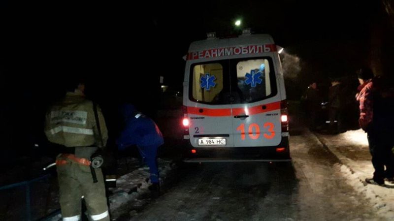 При пожаре в теплотрассе погибла женщина