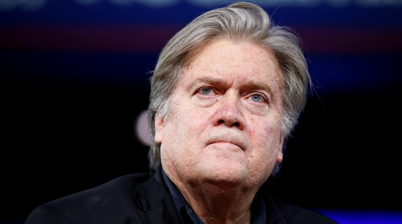 Twitter удалила аккаунт экс-помощника Трампа