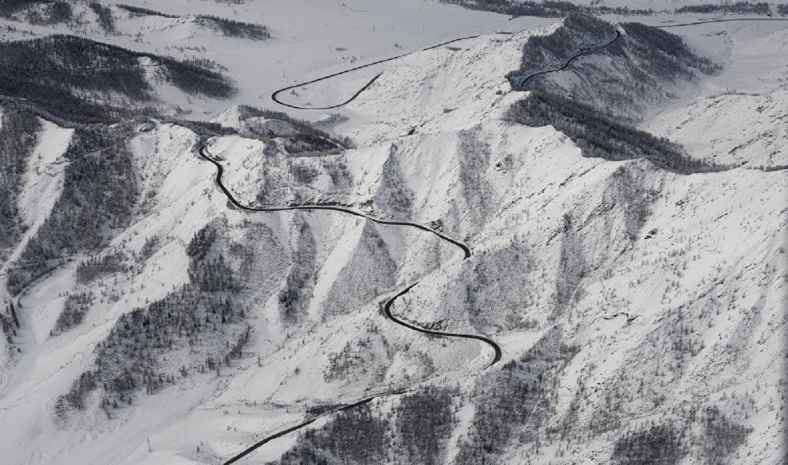 В горах Алтая обнаружено вмерзшее в лед тело альпиниста
