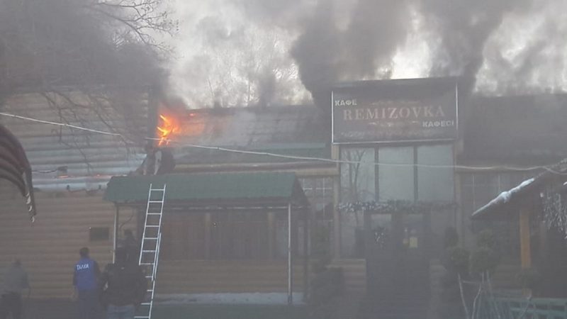 Огнем охвачено кафе на проспекте Аль-Фараби в Алматы