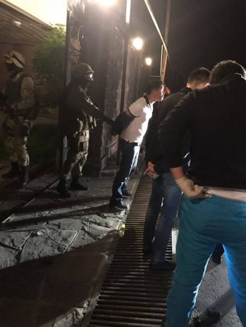 При проведении спецоперации в Алматы ранен оперативник. ФОТО