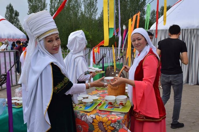 На праздник кумыса в Астану приехали участники из разных стран