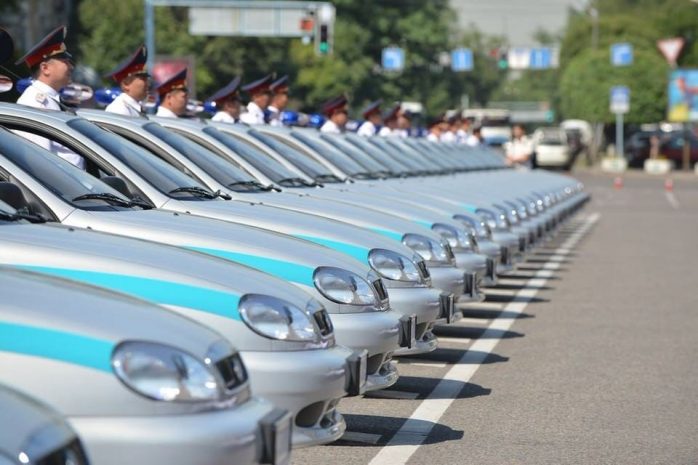 Полицейским Алматы подарили 95 новых машинЭксклюзив