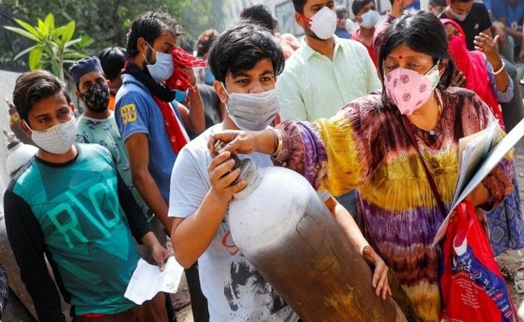Жесткий локдаун требуют ввести в Индии