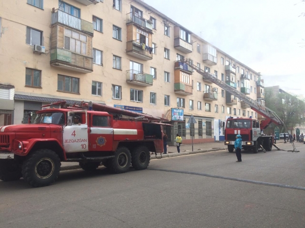 Семь человек спасли из пожара в Карагандинской области