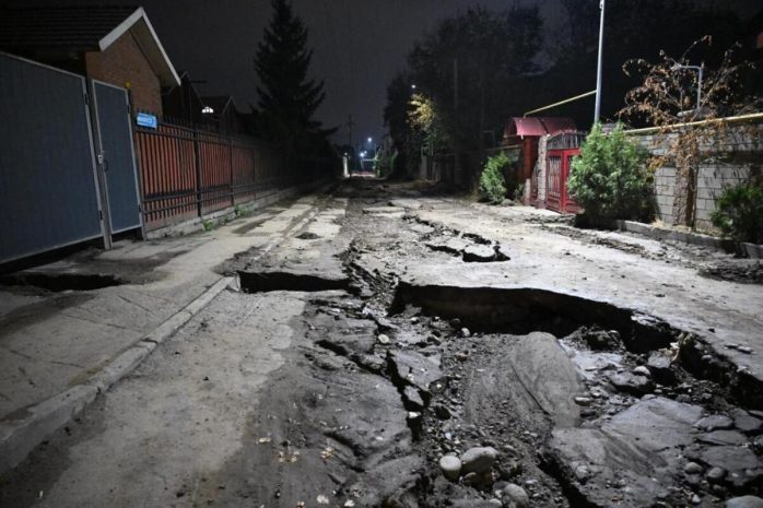 ТОО «Алатау сапа курылыс» лишили аккредитации за провалы дороги в Алматы