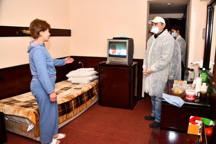 Ержан Бабакумаров проверил, как живут алматинские медики