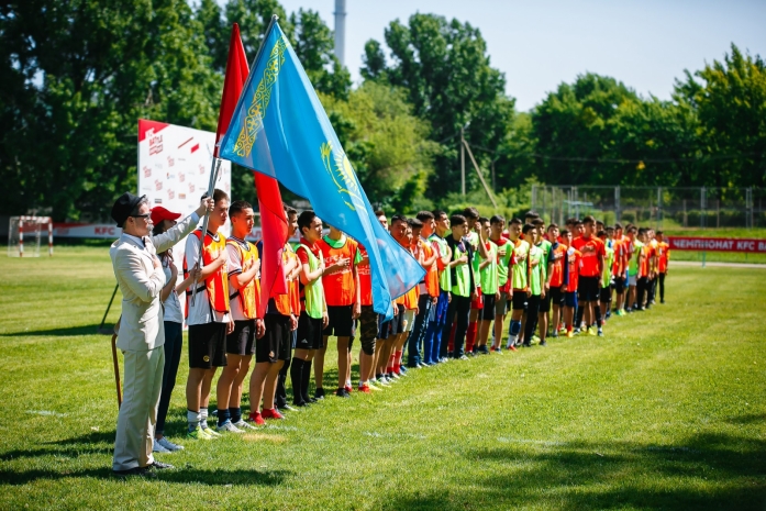 Юные казахстанские футболисты борются за поездку в Европу