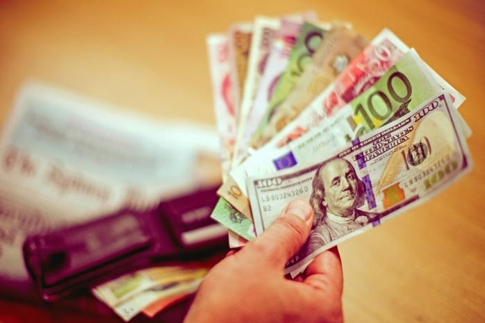 Доллар незначительно подешевел в Казахстане