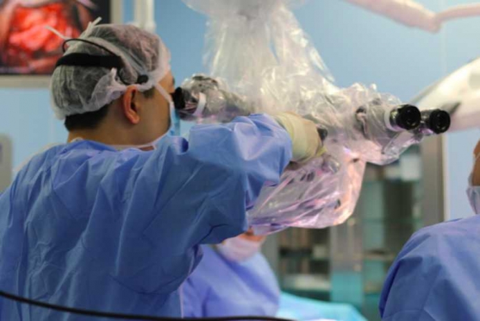 В президентской клинике провели мастер-класс для нейрохирургов из соседних стран