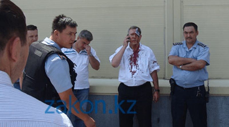 В Алматы средь бела дня напали на крупного бизнесмена