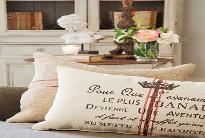 Красивая гостиная комната с налетом винтажности