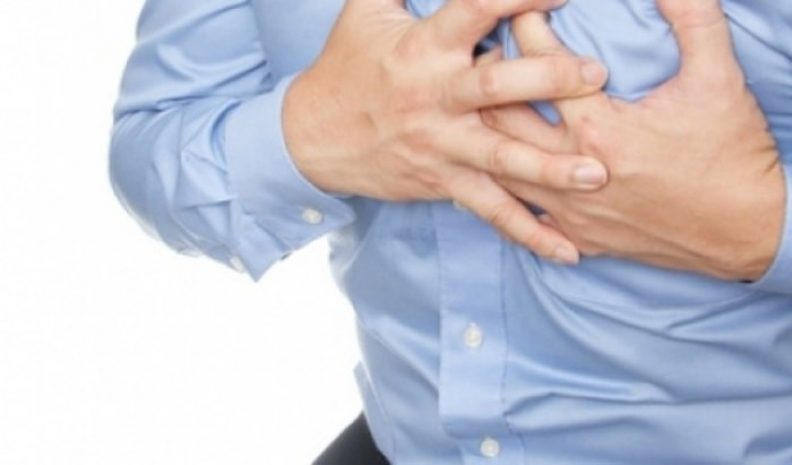 Три правила, как спасти жизнь при сердечном приступе без лекарств