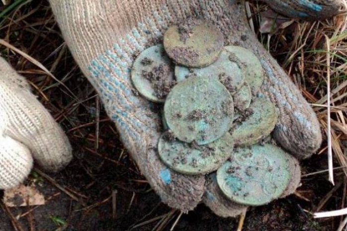 Из РК хотели вывезти старинные монеты