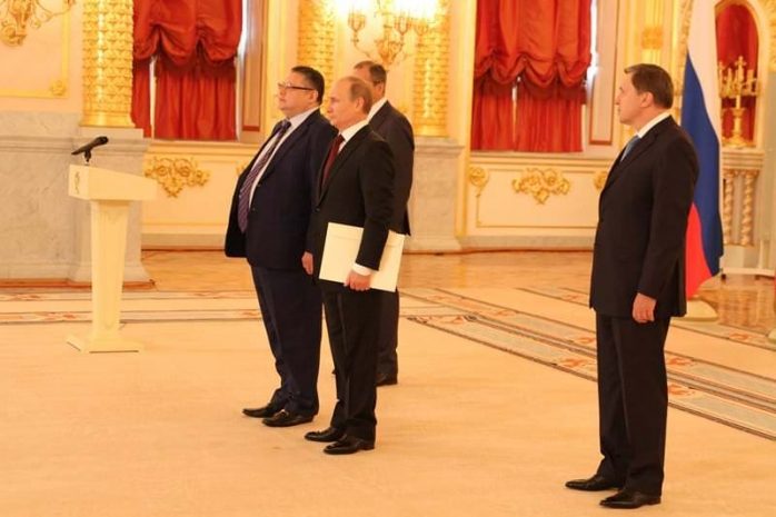 Тажин в Москве вручил дипломы казахстанским выпускникам МГУЭксклюзив