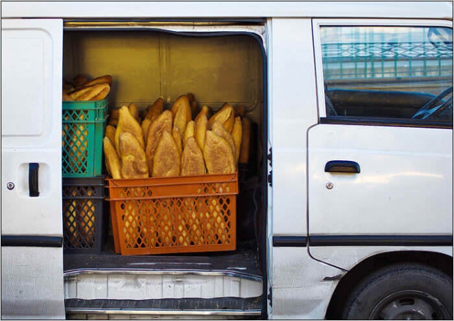 В Кызылорде хлеб развозят в багажниках и на полу иномарок