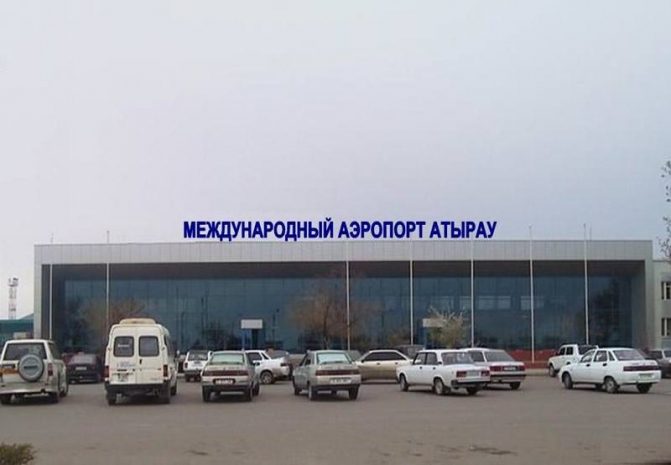 В аэропорту Атырау пассажиры проходят спецконтроль из-за Эбола