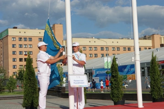 Казахстанский флаг поднялся в деревне Универсиады