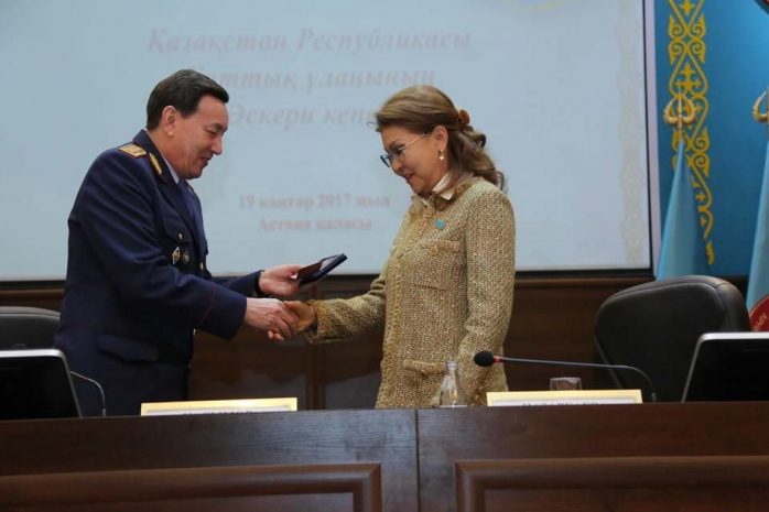 Дариге Назарбаевой вручен знак «25 лет войскам правопорядка»