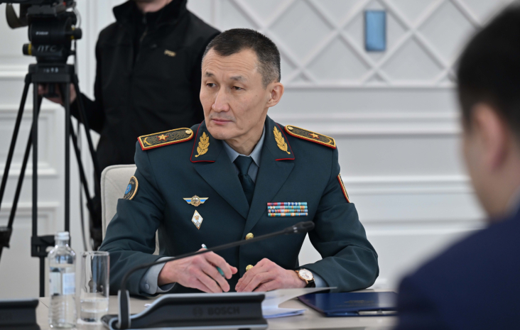 Токаев предложил Шарипханову оставить министерскую должность