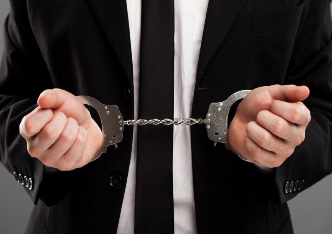 За злоупотребление полномочиями задержаны экс-чиновники в Кыргызстане