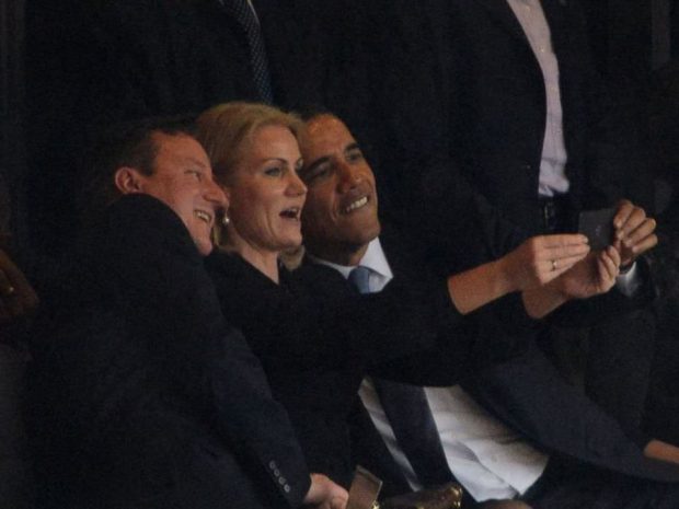 Обама и Кэмерон фотографировались во время похорон Манделы