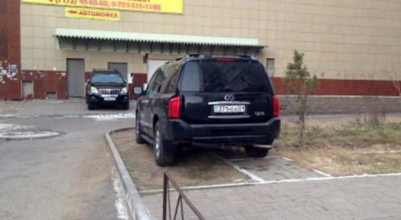 Водителей наказывают за неправильную парковку авто в Астане
