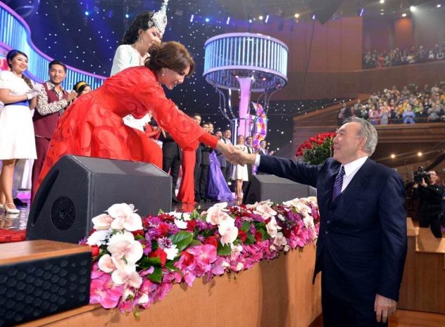 Глава государства посетил концерт «Әлемнің жарығы»