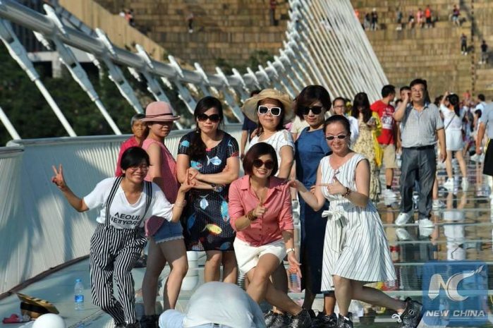 В Китае открыли самый длинный в мире стеклянный мост